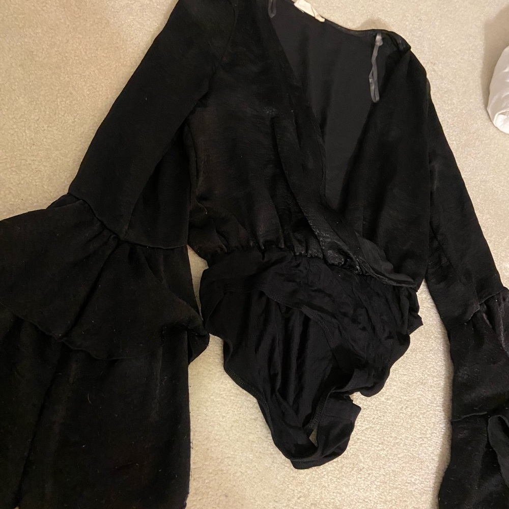 Altar’s State deep v bell sleeve bodysuit in black
